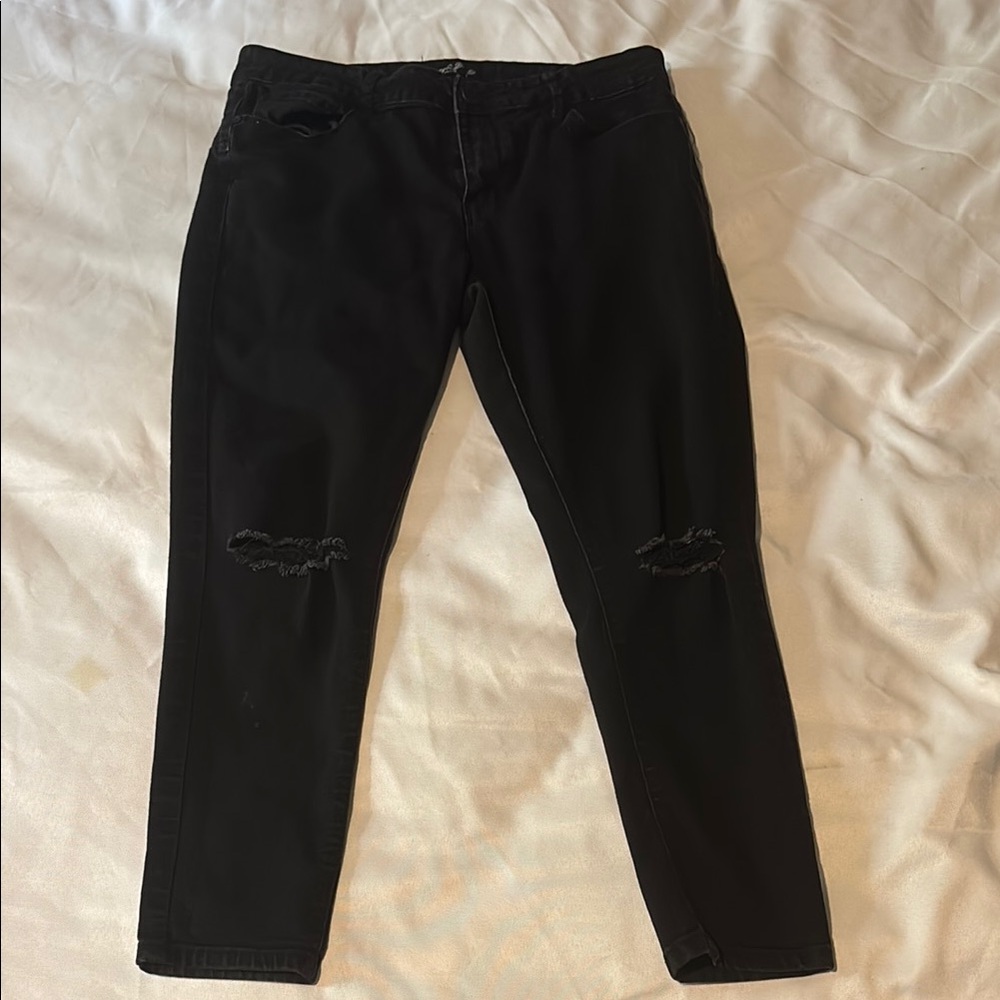 Sleek Black Ankle Jeans for Women